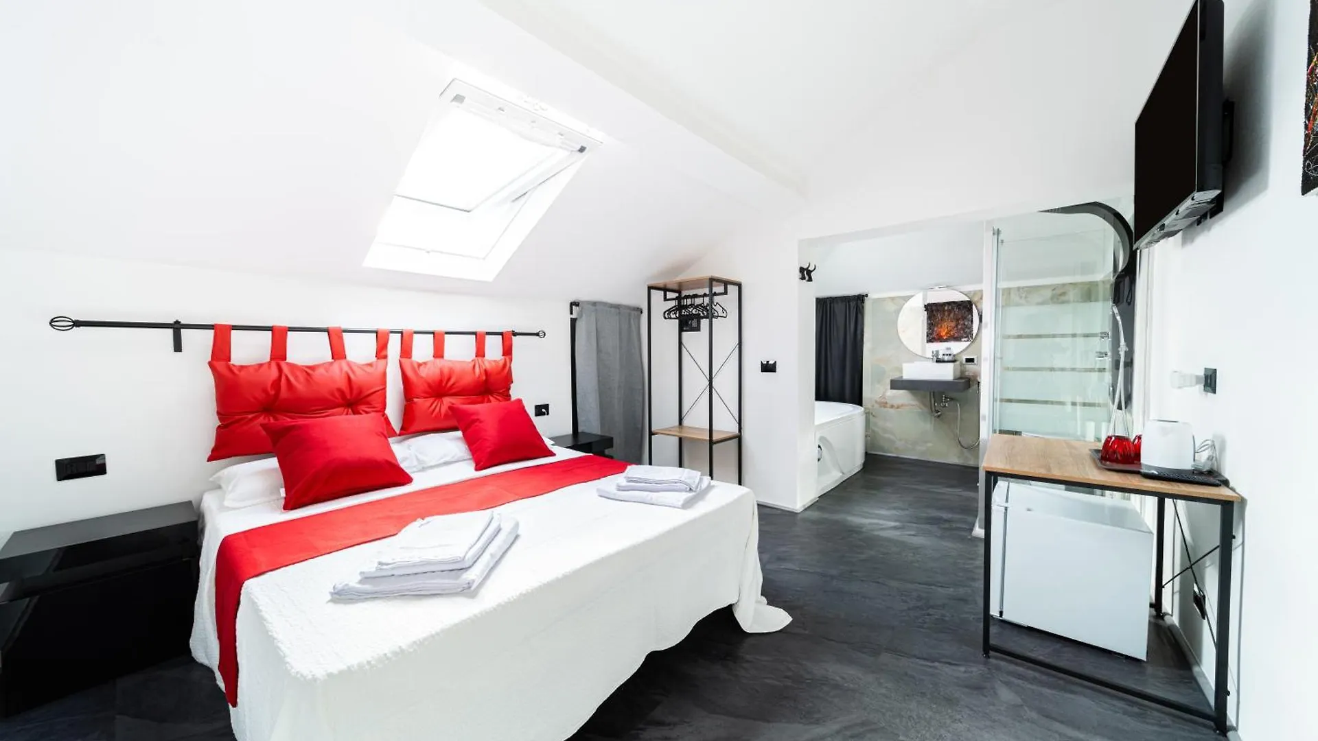 Volcano'S Suite - Etna - Private Room With Jacuzzi In Catania Center 0*,